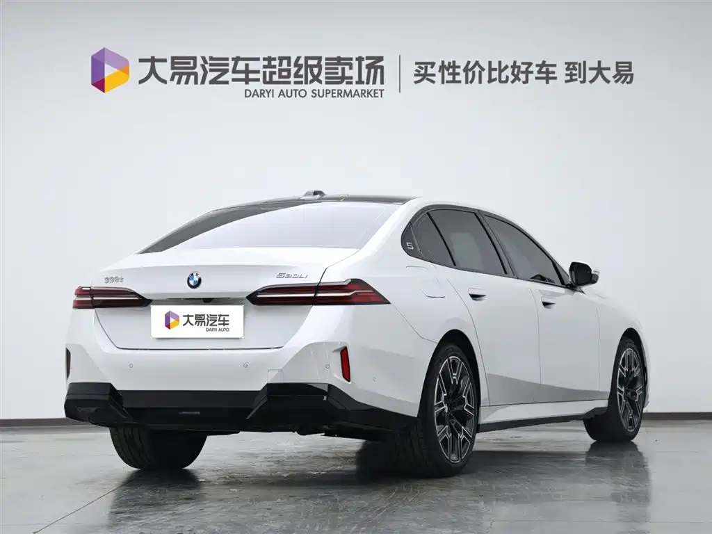 BMW 5 Series 2025 530Li Premium M Sport Package фото 3