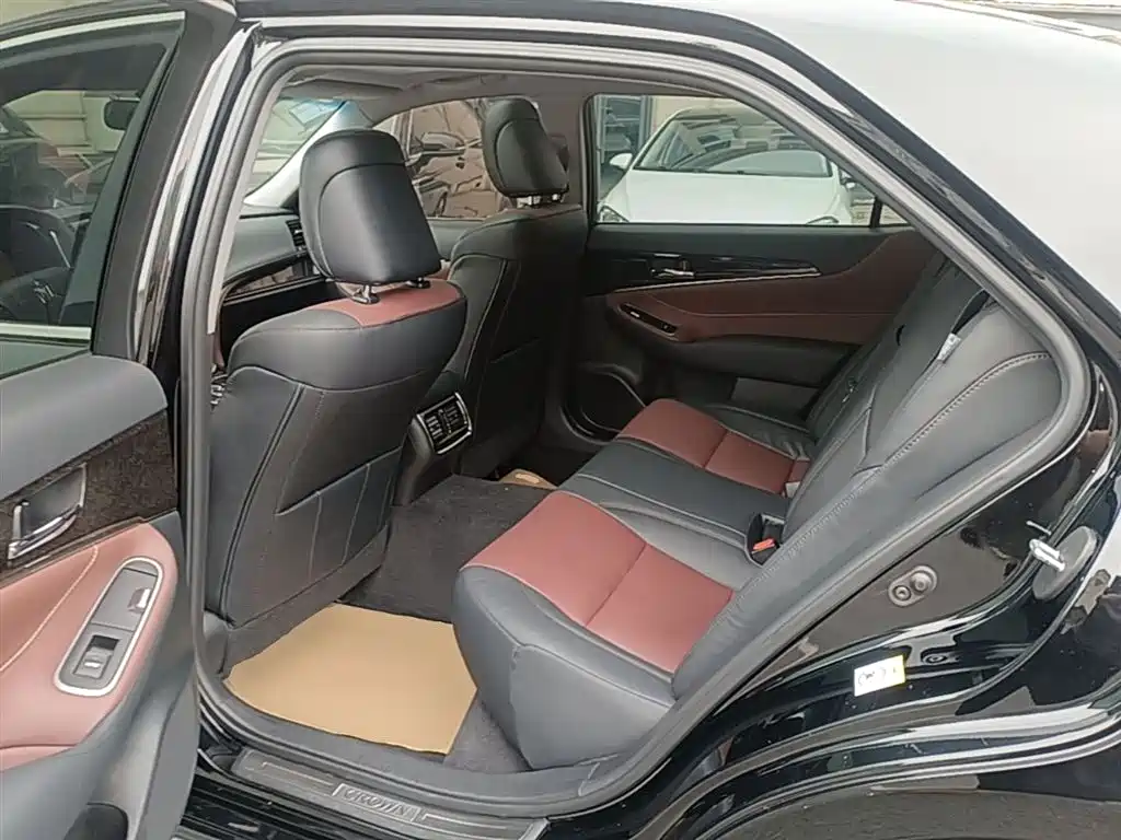 Toyota Crown 2018 2.0T Sport Edition фото 17