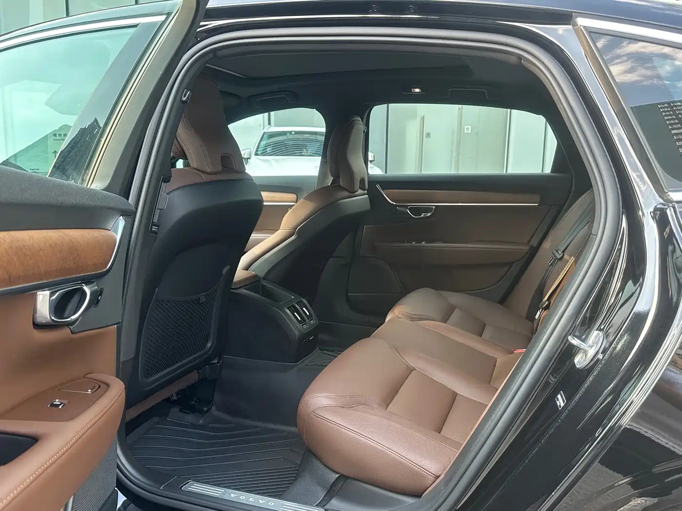 Фото 9 - Volvo S90