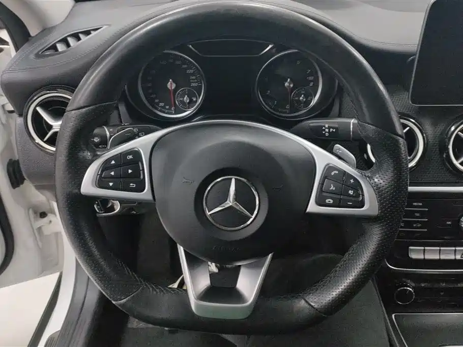 Mercedes-Benz GLA 2019 GLA 200 Fashion фото 14