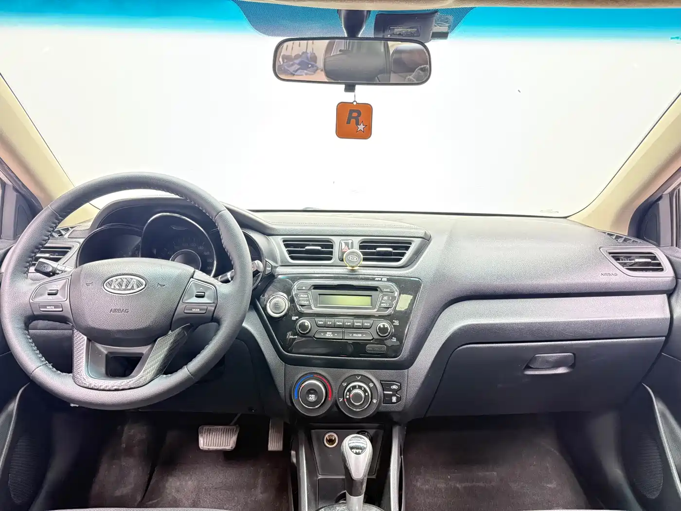 Kia K2 2012 Sedan 1.6L AT Premium ECO Commemorative Edition фото 6