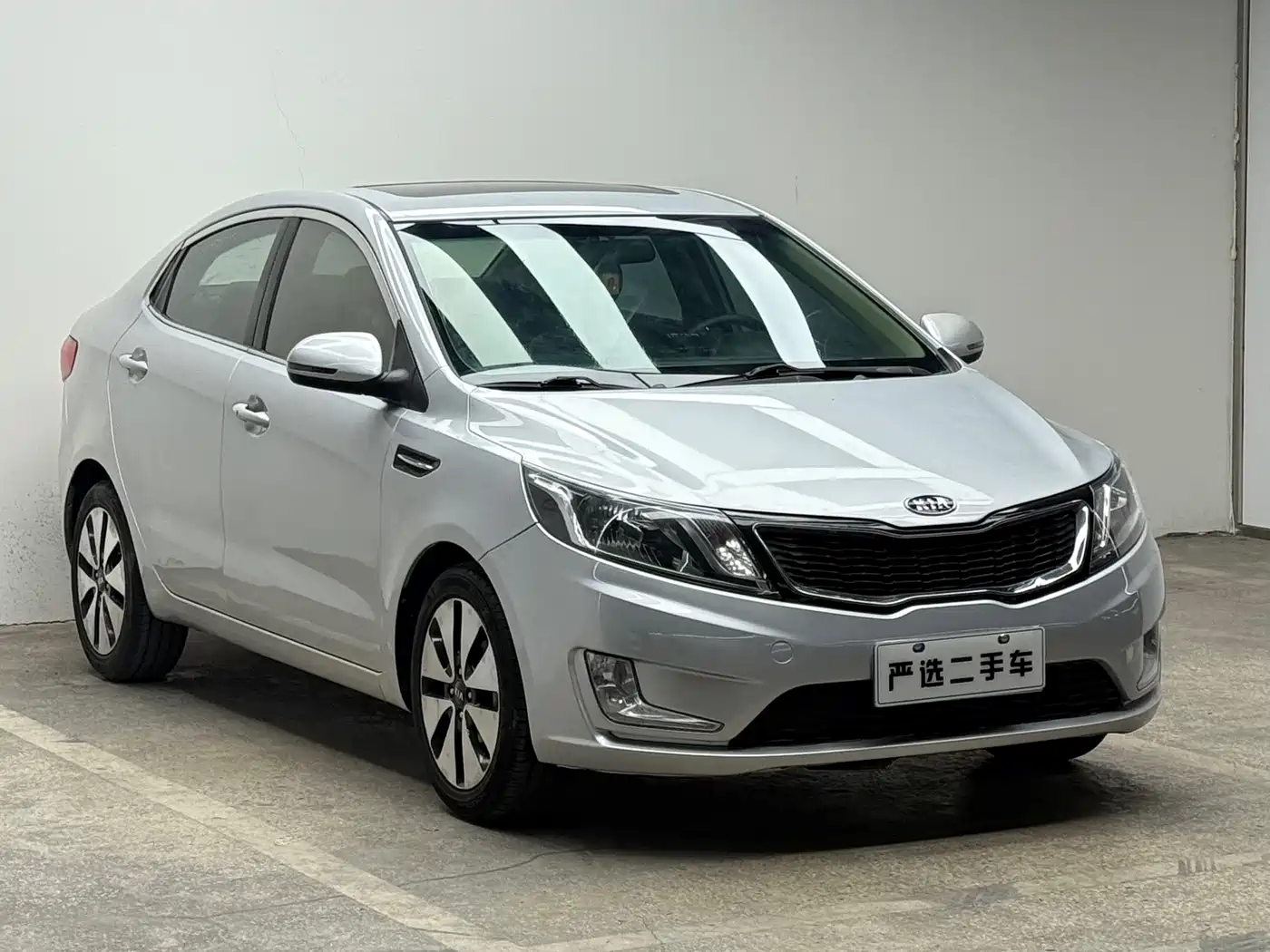 Kia K2 2012 Sedan 1.6L AT Premium ECO Commemorative Edition фото 2