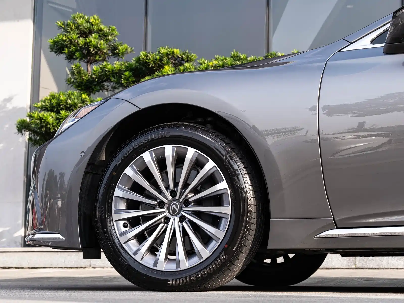 Фото 8 - Lexus LS