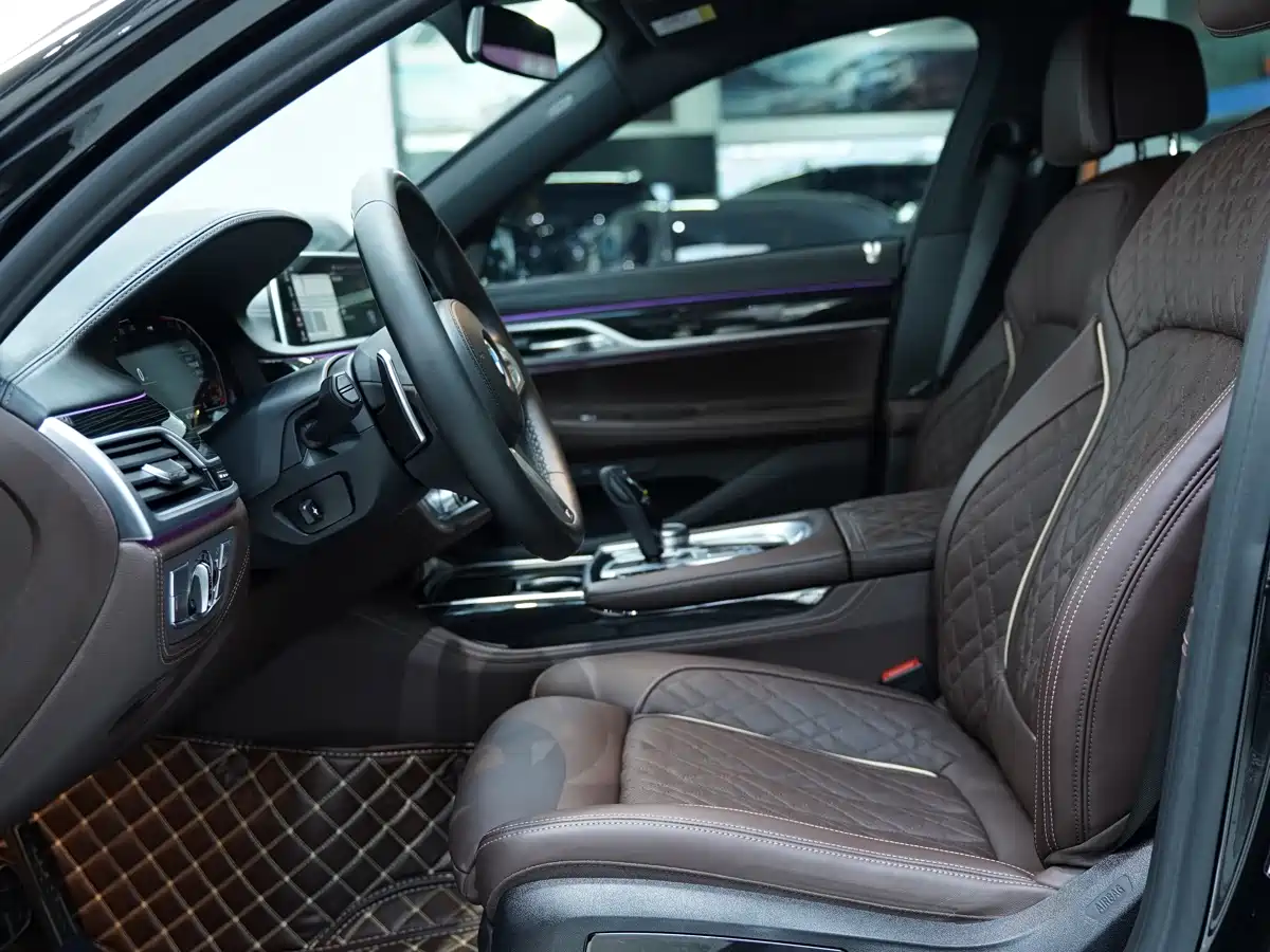 BMW 7 Series 2021 Model 740Li Leading M Sport Package фото 4