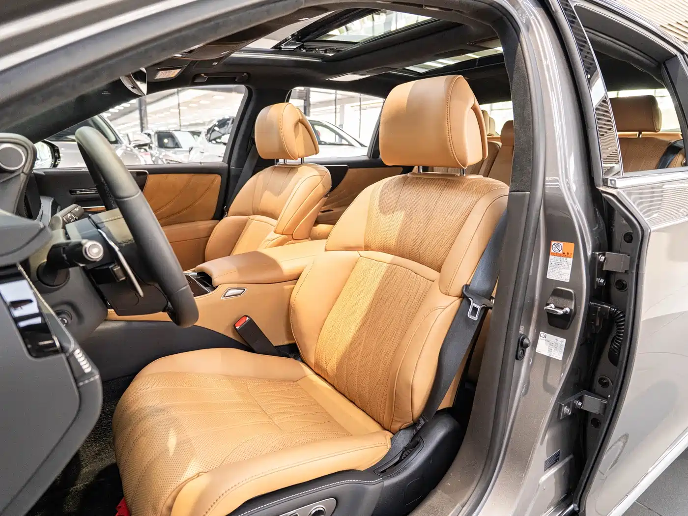 Lexus LS 2025 2024 Model 500h Luxury Edition