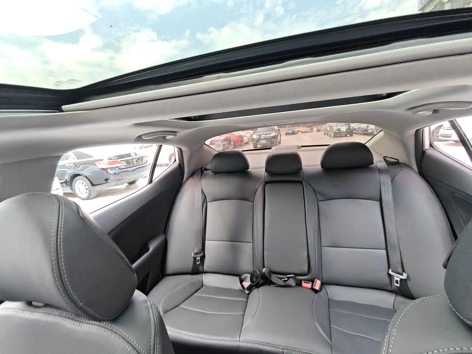 صورة 14 - Kia K5