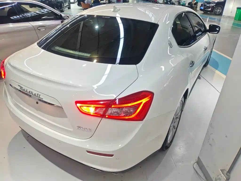 Photo 7 - Maserati Ghibli
