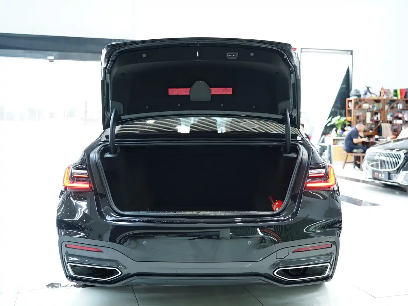 BMW 7 Series 2021 Model 740Li Leading M Sport Package фото 16