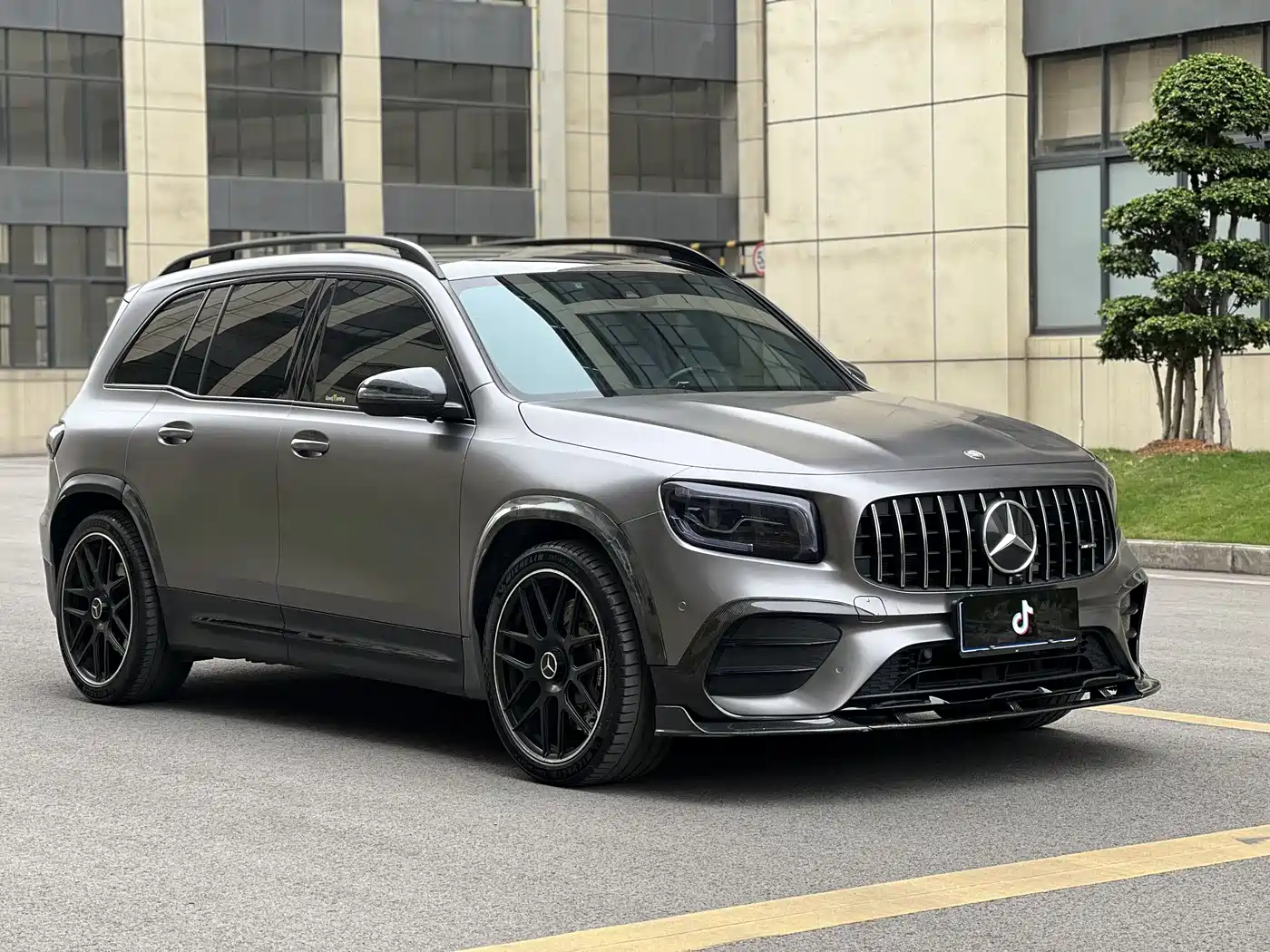 MERCEDES-BENZ GLB AMG