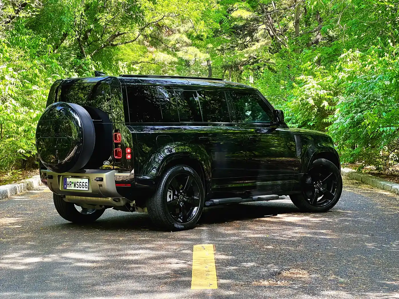 Land Rover Defender 2025 110 3.0T P400 -Dynamic HSE фото 13