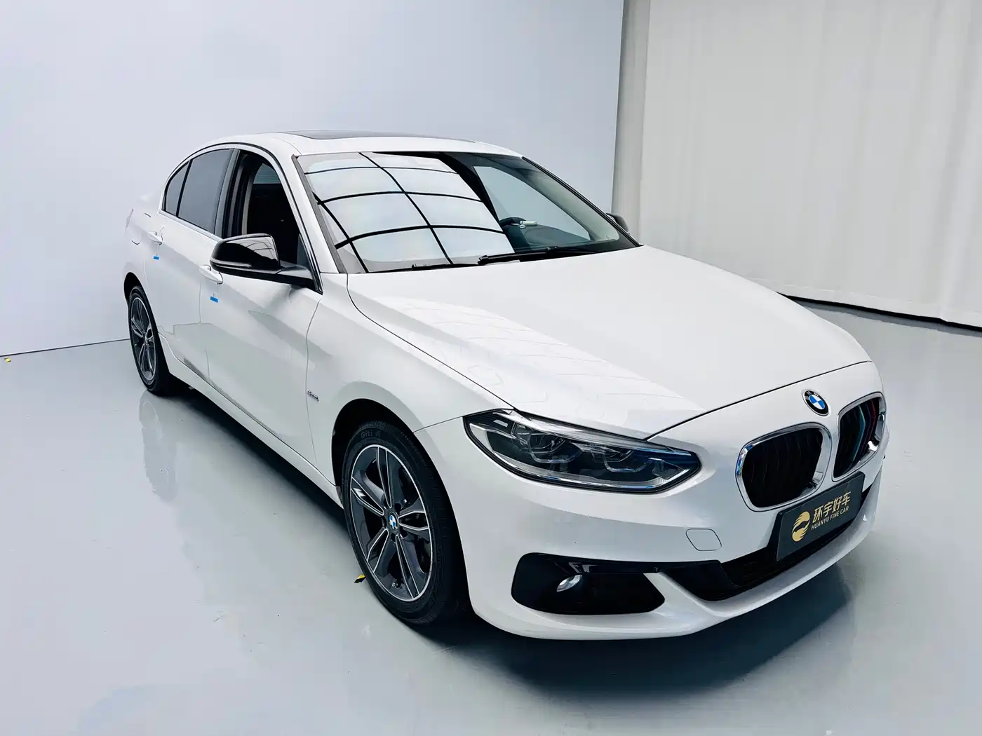BMW 1 Series 2018 118i Sport Edition фото 3