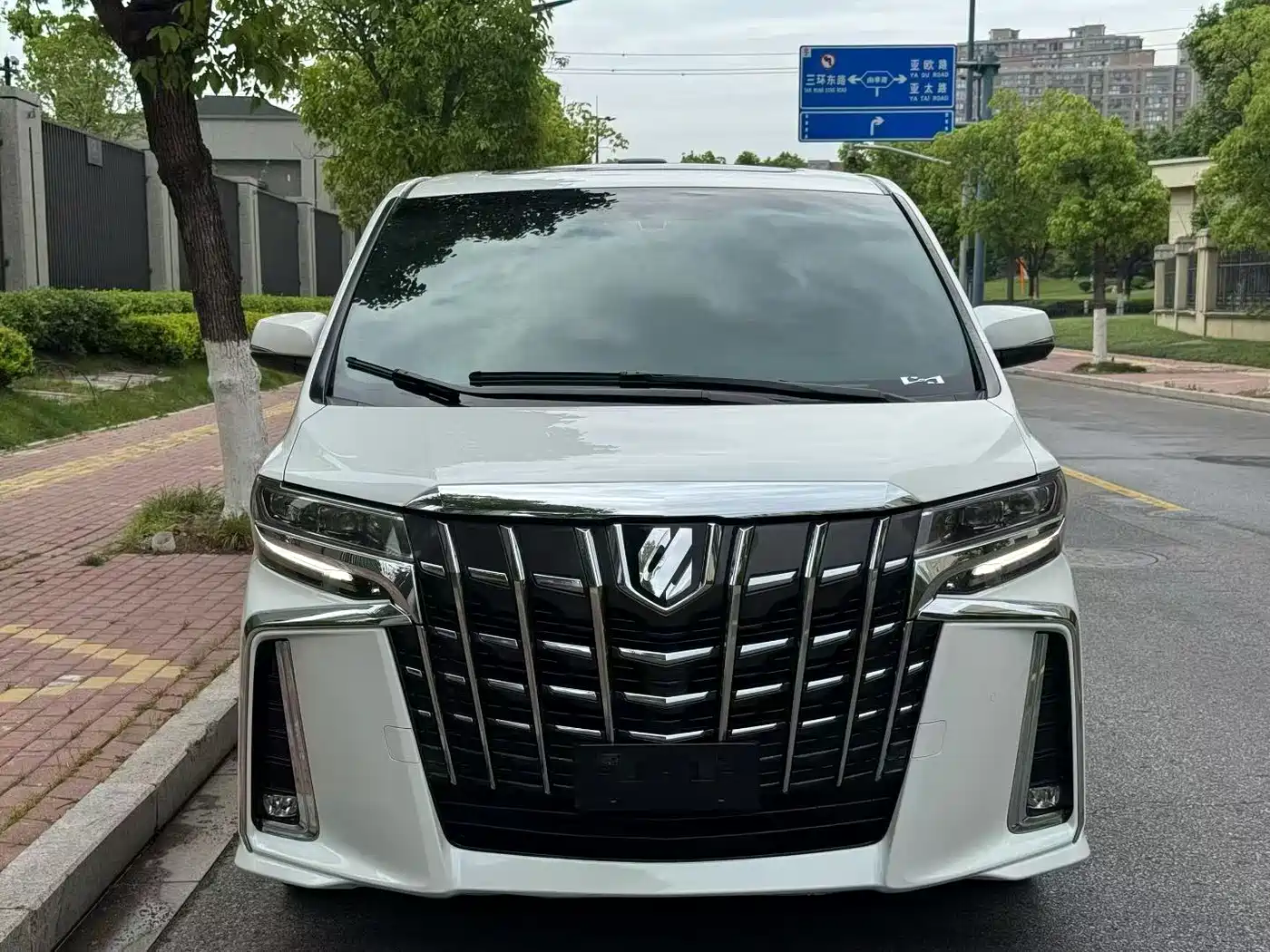 Toyota Alphard 2018 Facelift 3.5L Premium Edition фото 2