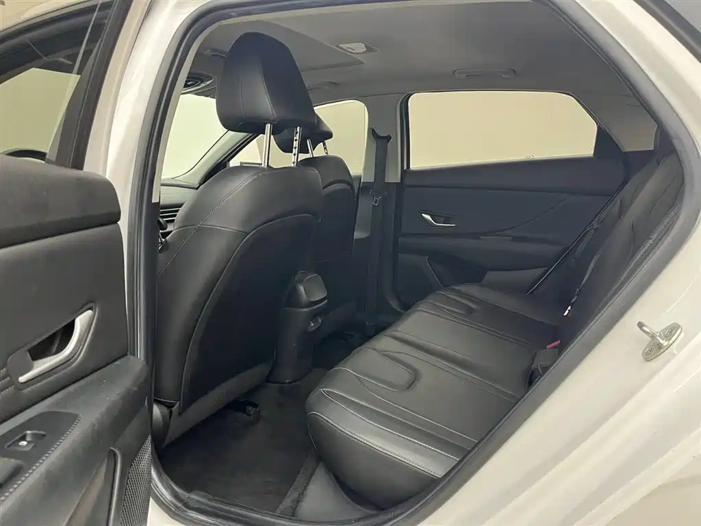 Hyundai Elantra 2021 1.5L CVT GLX Elite Edition фото 9