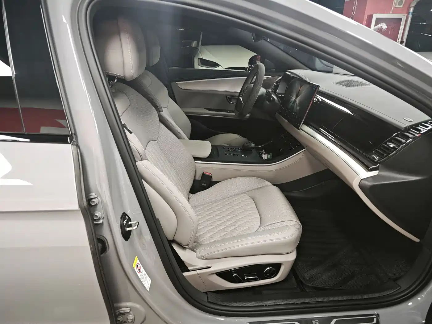 BYD Han 2025 Model EV 605KM Premium Version фото 2