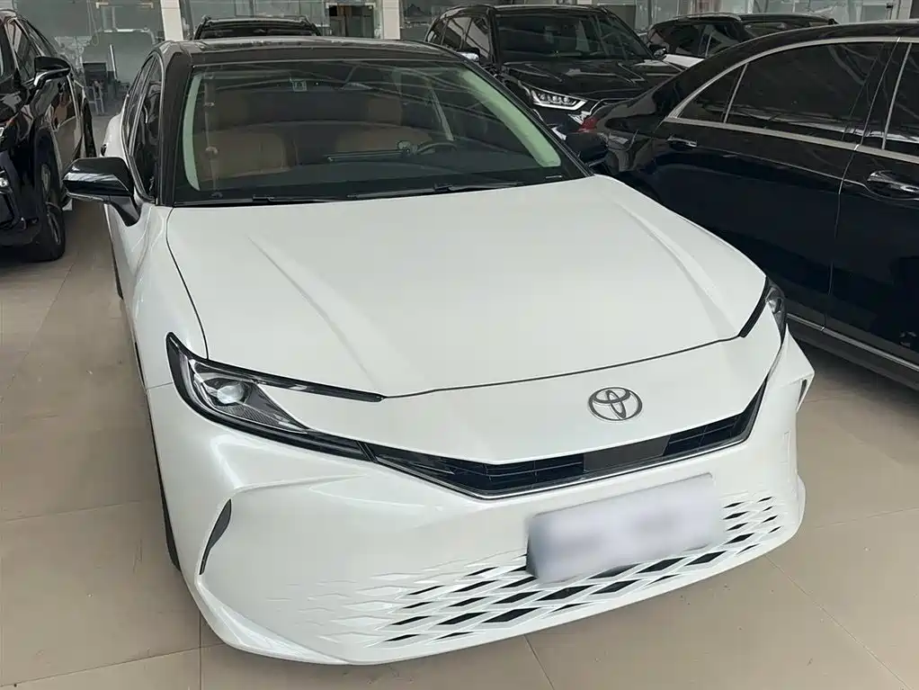 Toyota Camry 2024 2.0GVP Luxury Edition фото 13