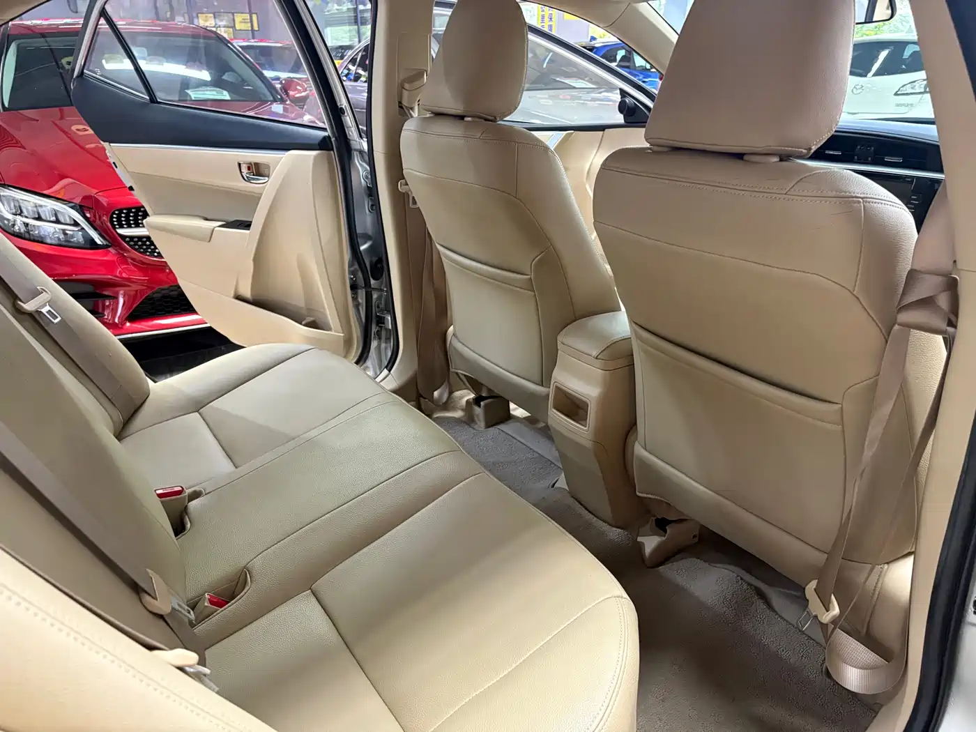 Toyota Corolla 2016 1.6L CVT GL-i Cool Edition фото 10