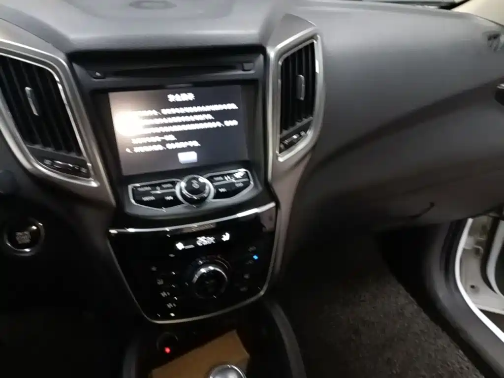 Photo 10 - Changan CS75