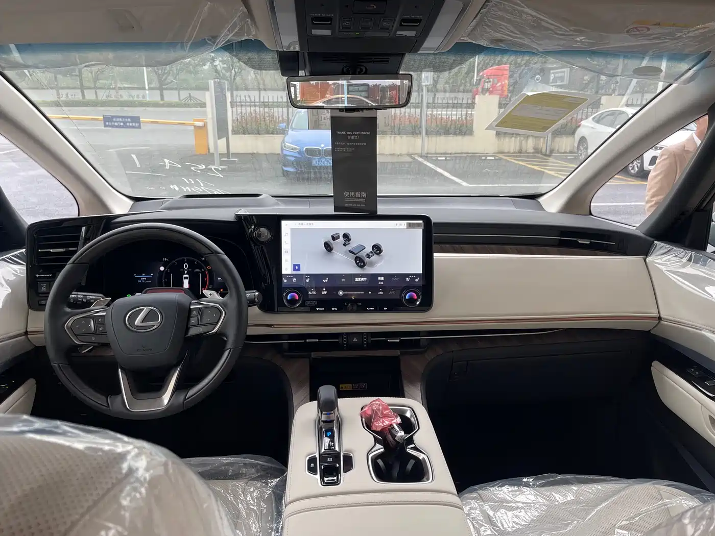Lexus LM 2025 Model 500h Six-Seater Prestige Edition фото 5