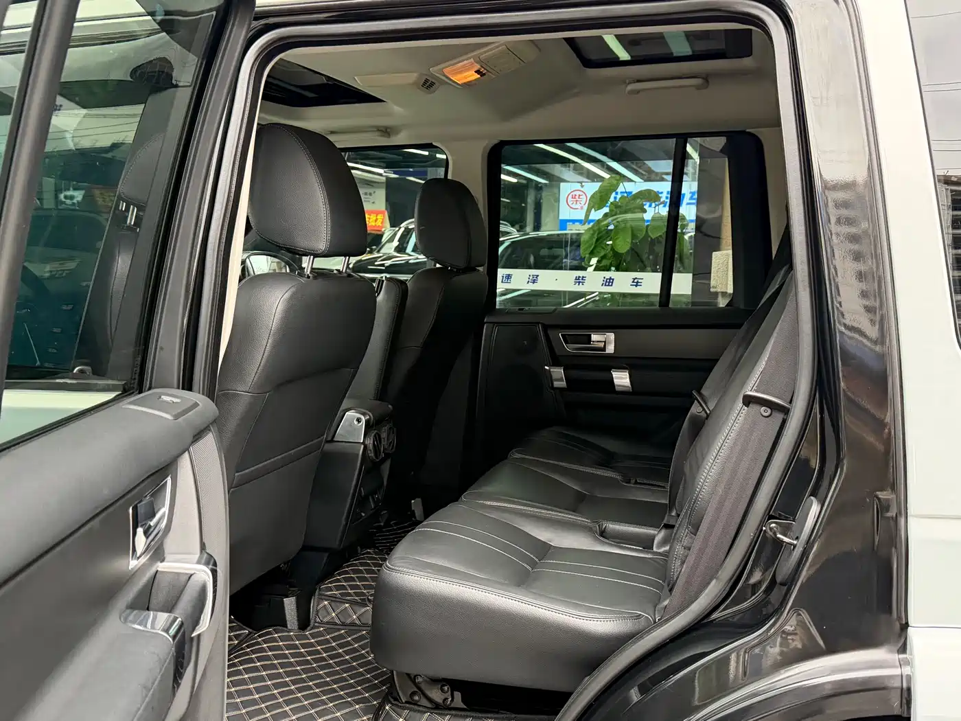 Land Rover Discovery 2016 3.0 SC V6 SE фото 6