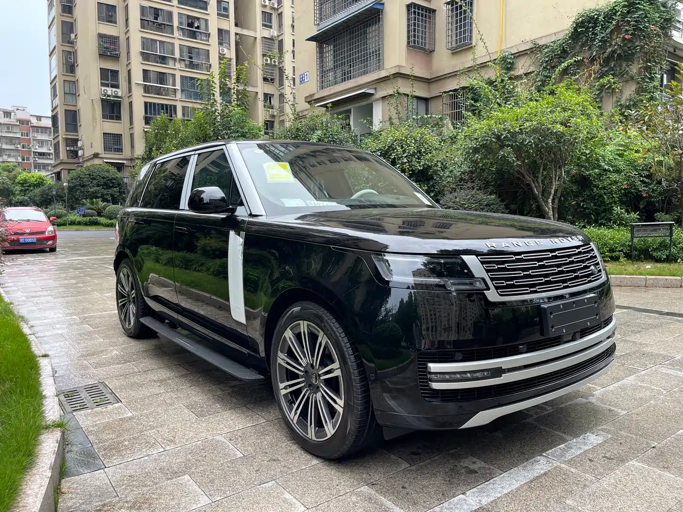 Land Rover Range Rover 2025 3.0 L6 400PS Genesis Extended Wheelbase фото 14