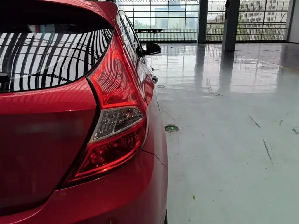 Hyundai Reina 2014 Model 1.6L Automatic TOP фото 8
