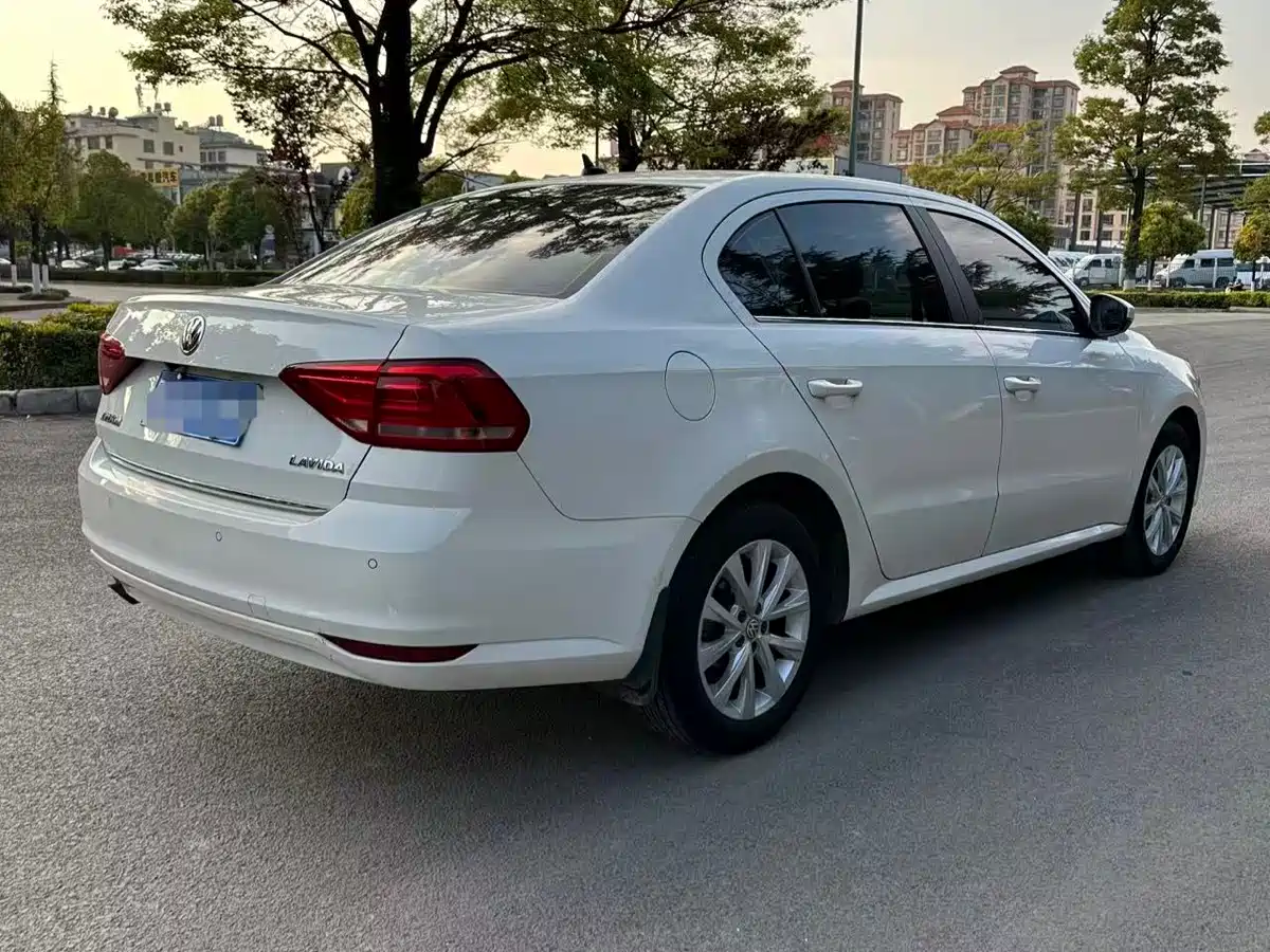 Volkswagen Lavida 2017 1.6L Manual Comfort Edition фото 5