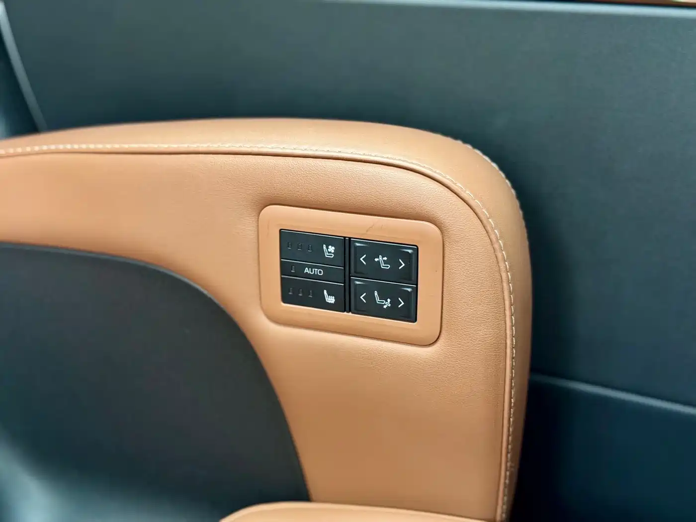 Toyota Vellfire 2023 Crown Hybrid 2.5L HV Luxury фото 13