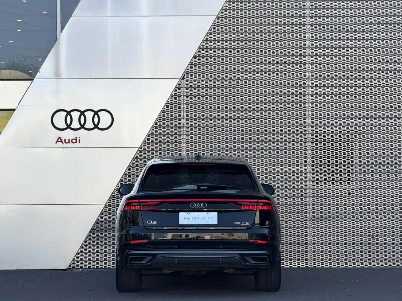 Фото 8 - Audi Q8