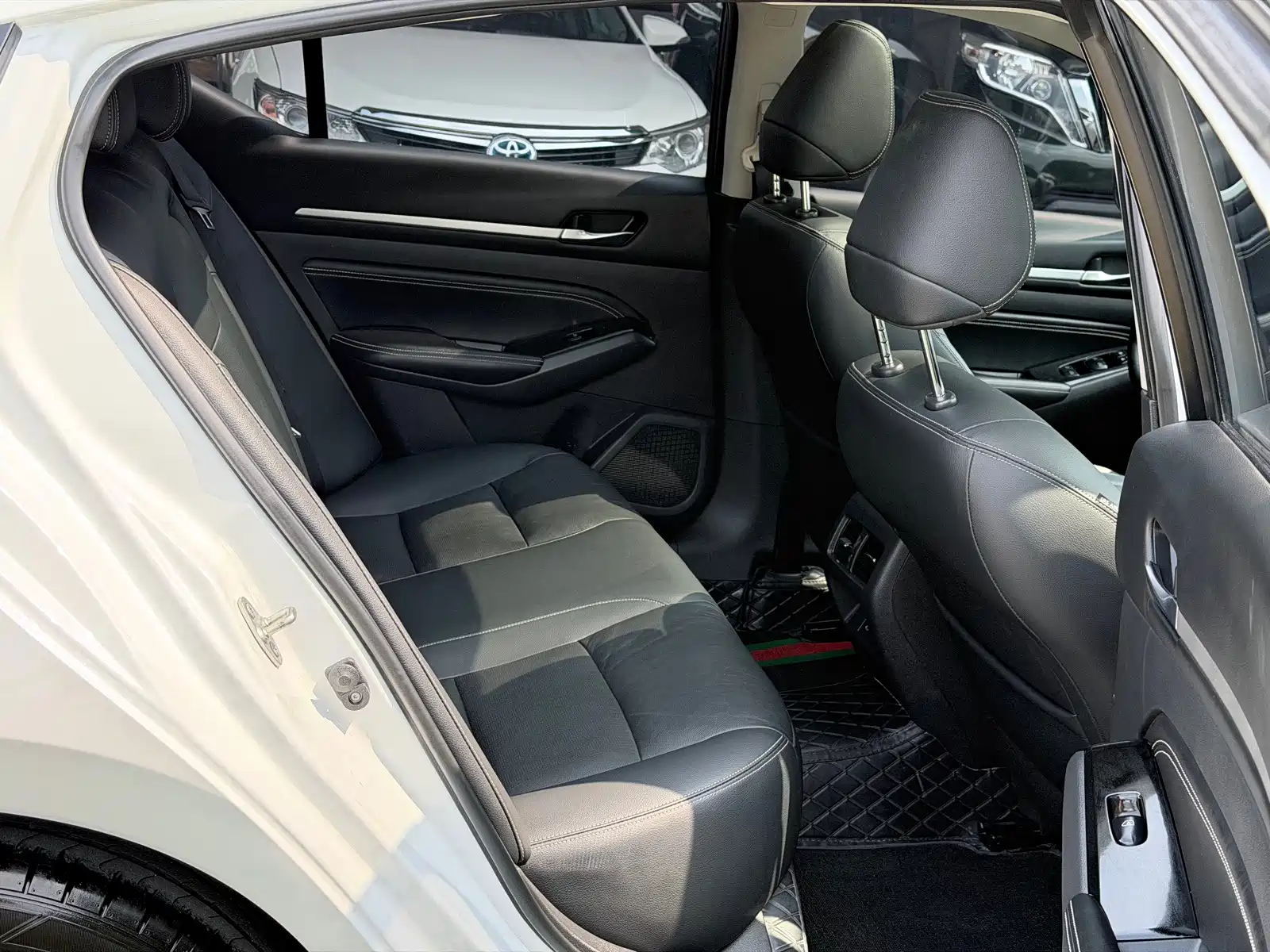 Photo 10 - Nissan Teana