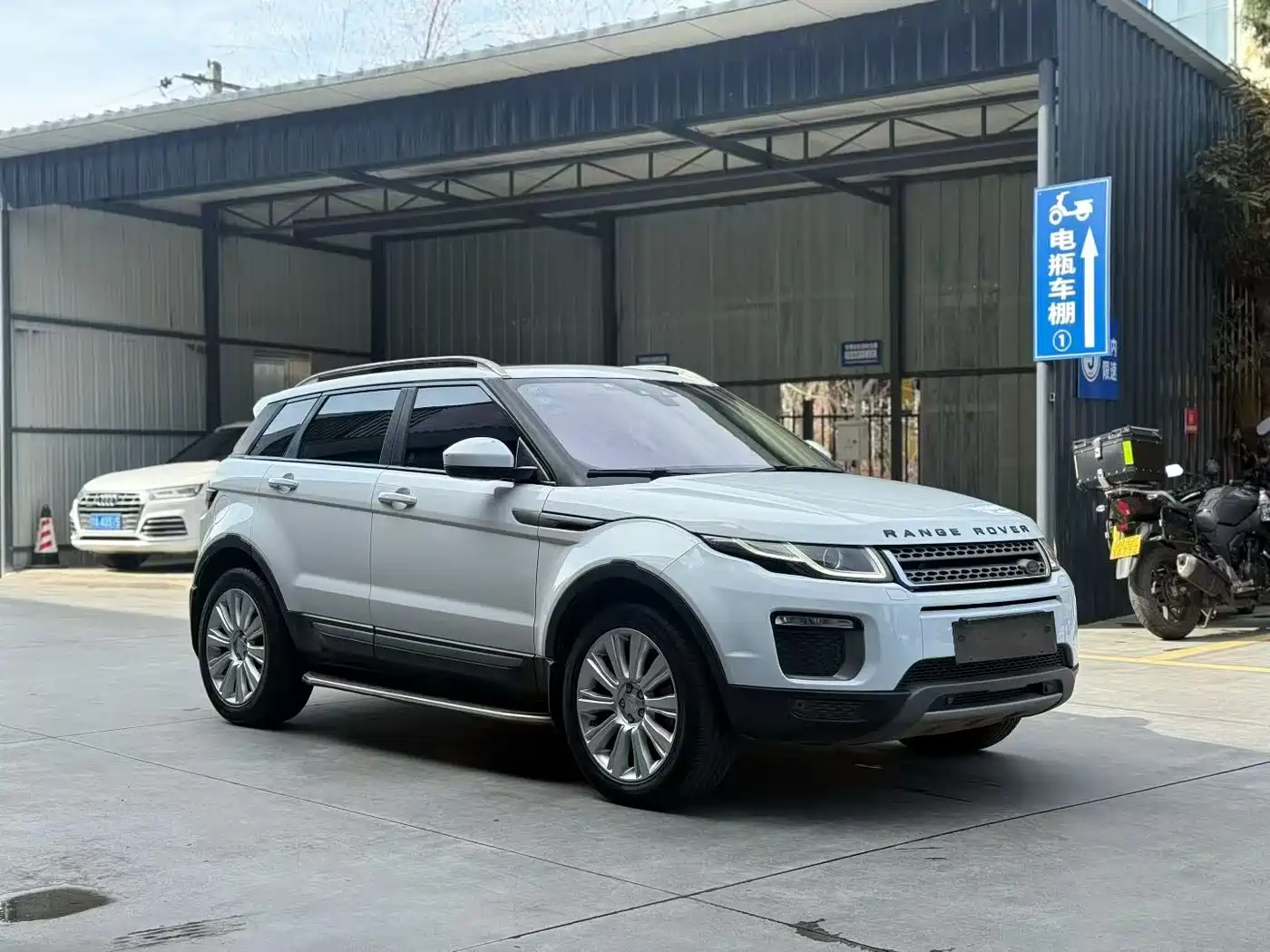 Land Rover Range Rover Evoque 2017 2.0T SE Smart Shine Edition фото 3