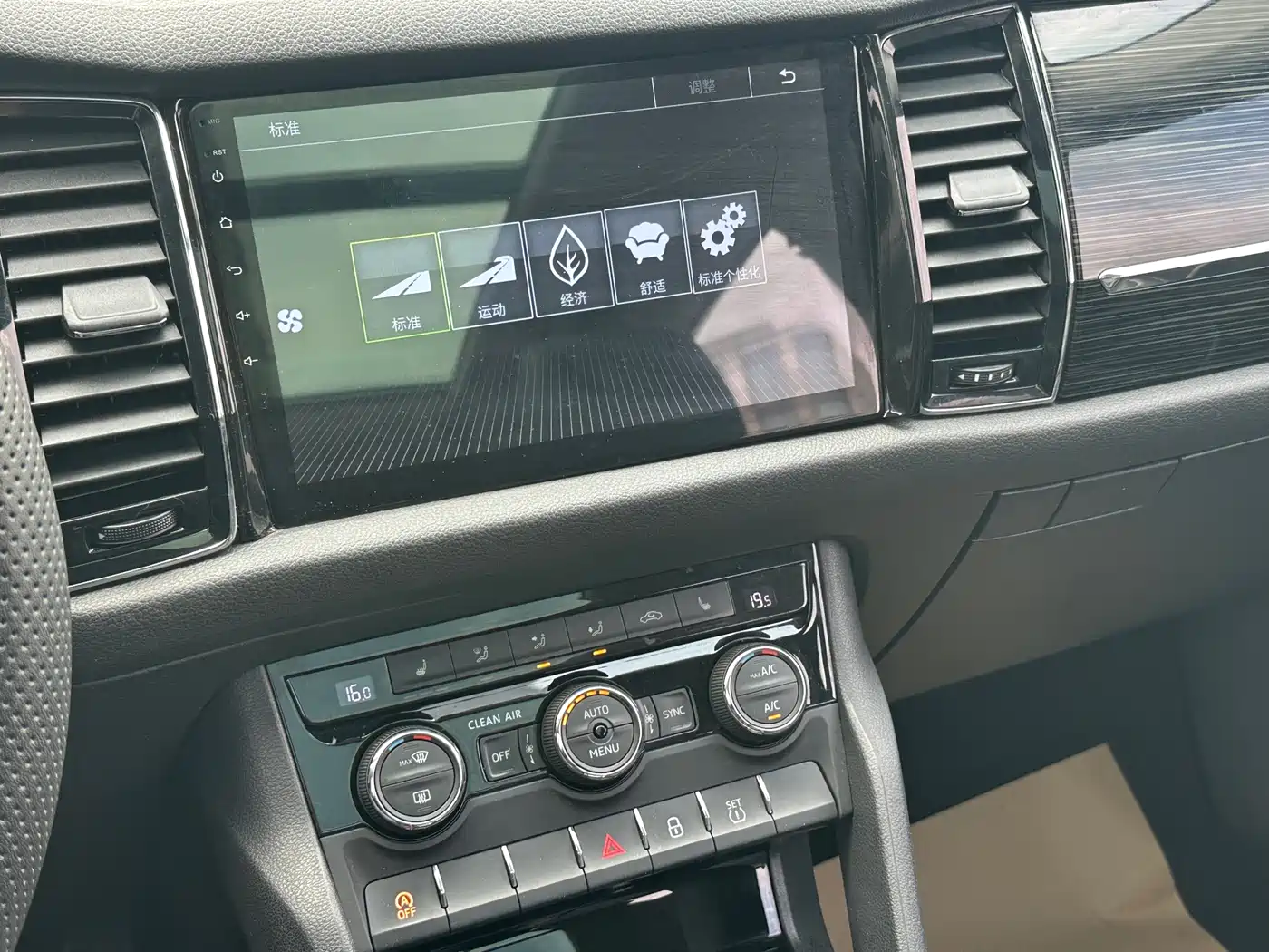 Škoda Kodiaq 2017 TSI330 7-seater 2WD Luxury Edition фото 21
