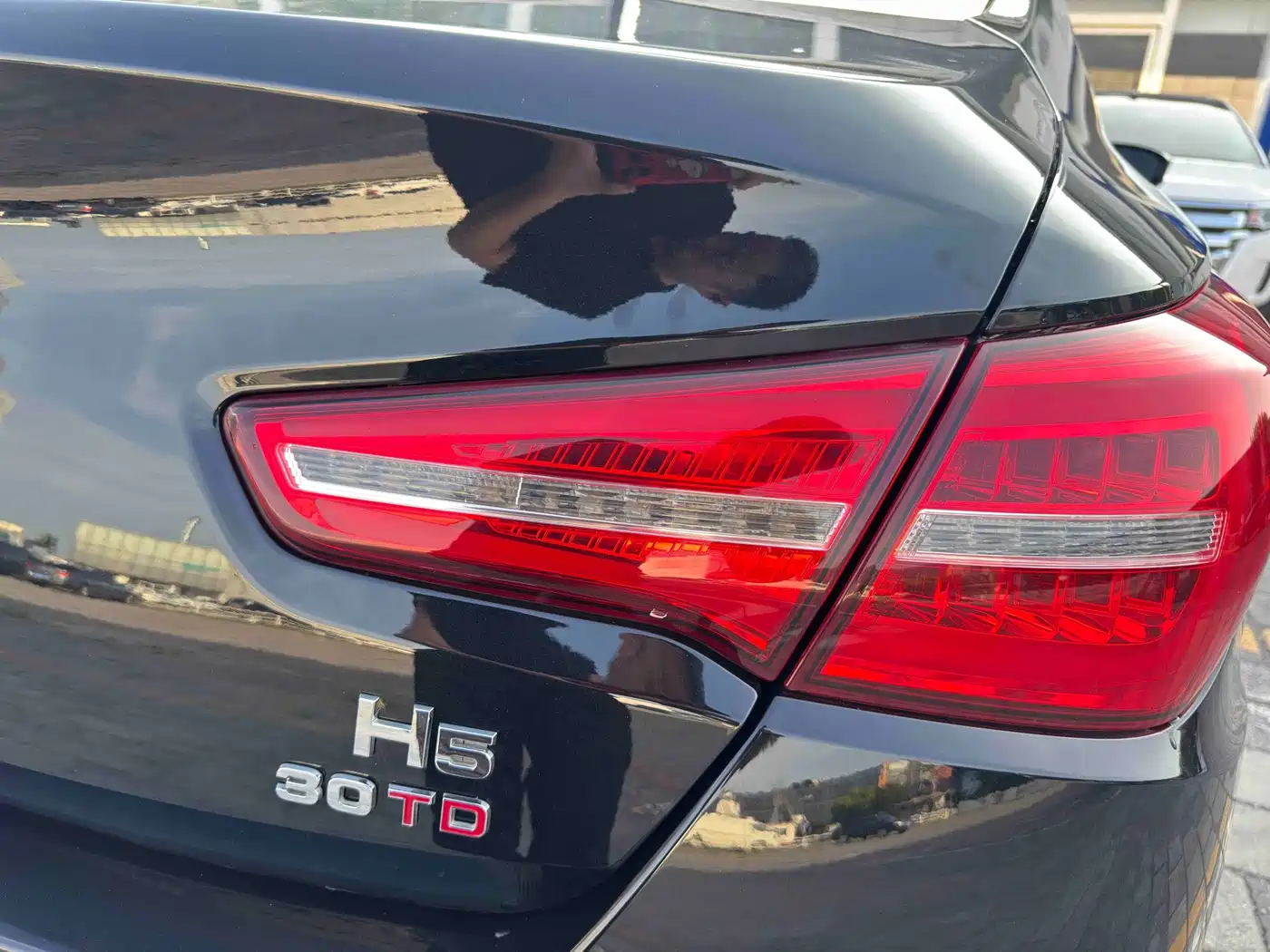 Hongqi H5 2018 2018 30TD Smart Connected Royal Edition