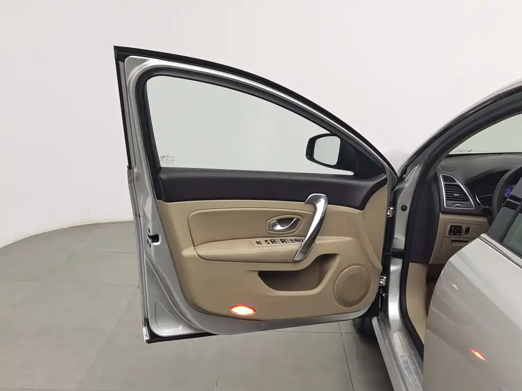 Photo 8 - Renault Latitude