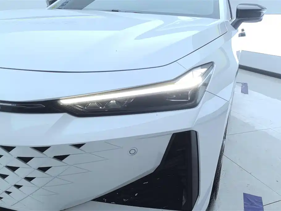 Changan UNI-V 2025 2024 1.5T Deluxe