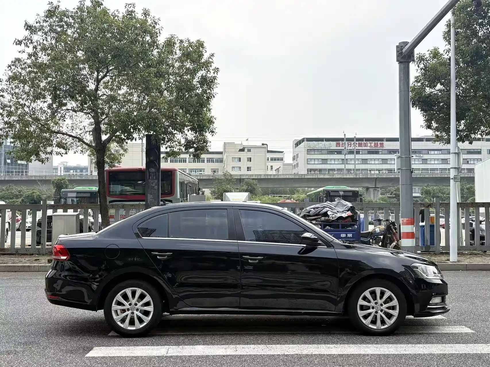 Photo 3 - Volkswagen Lavida