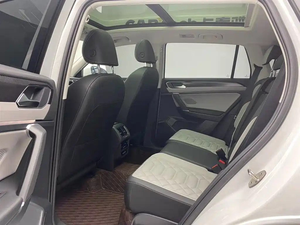 Volkswagen Tayron 2024 330TSI 2WD Luxury Plus Advanced фото 19