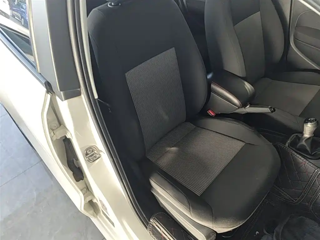 Volkswagen Polo 2016 1.4L Manual Trend фото 20