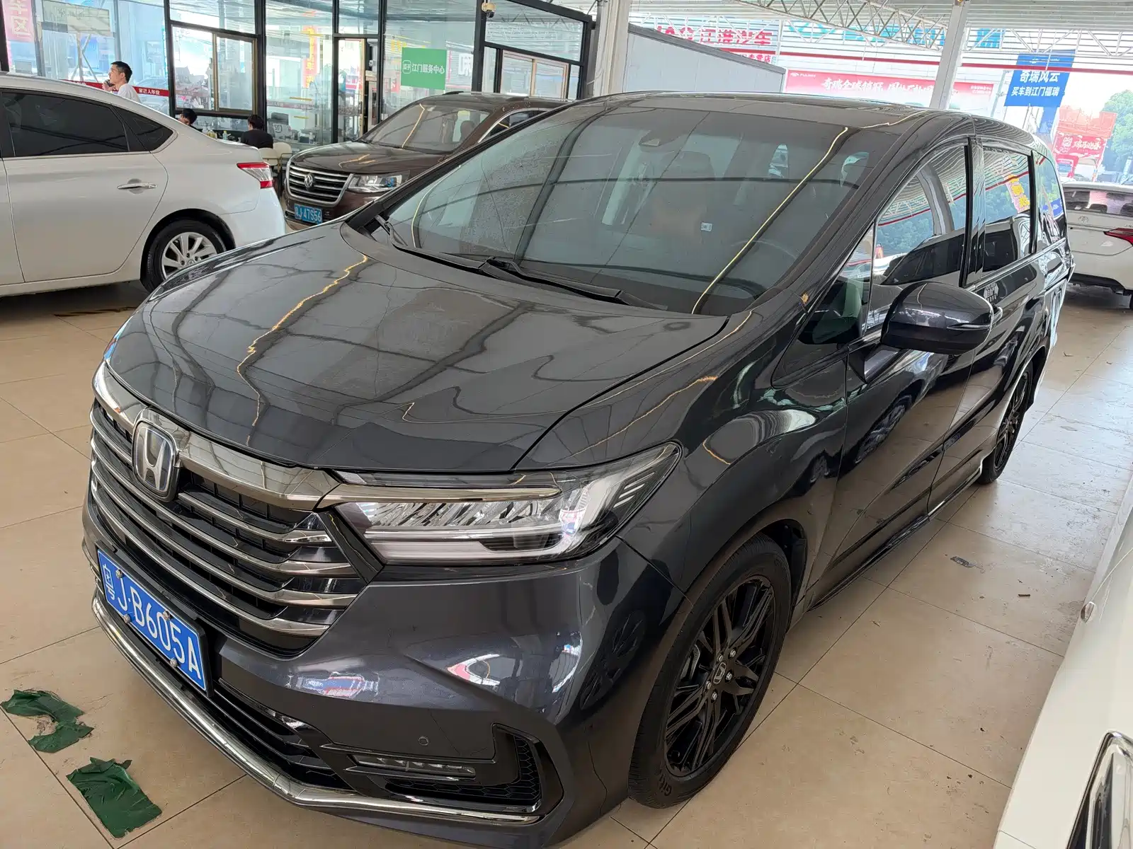 Photo 1 - Honda Odyssey