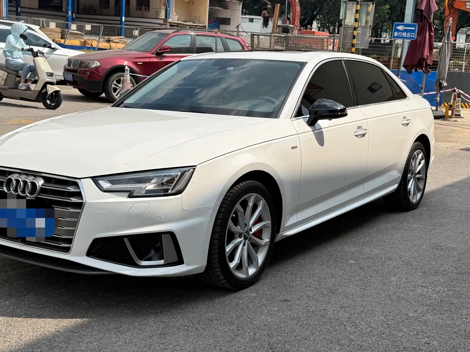 Фото 1 - Audi A4L