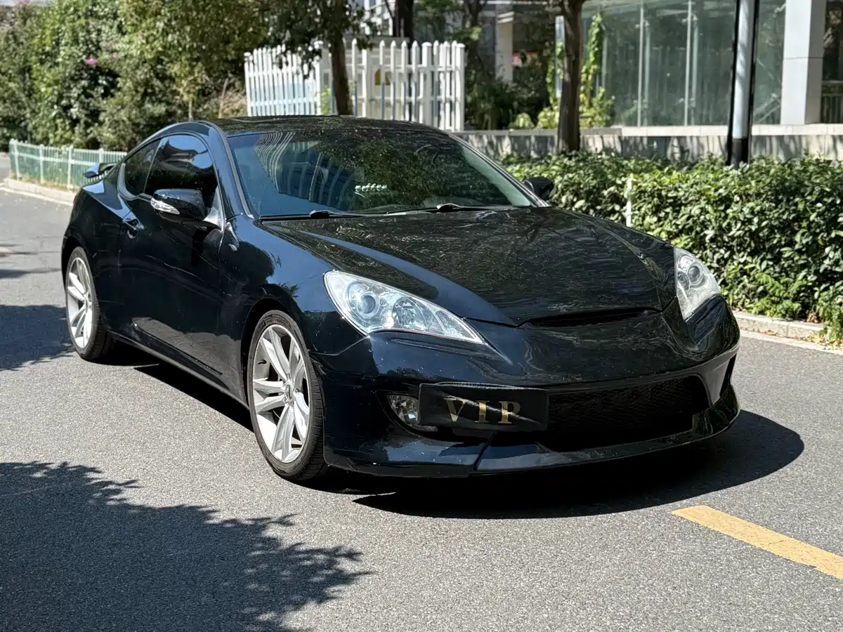 Photo 3 - Hyundai Genesis Coupe