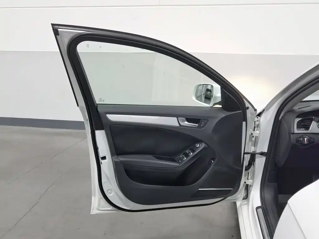 Фото 8 - Audi A4L
