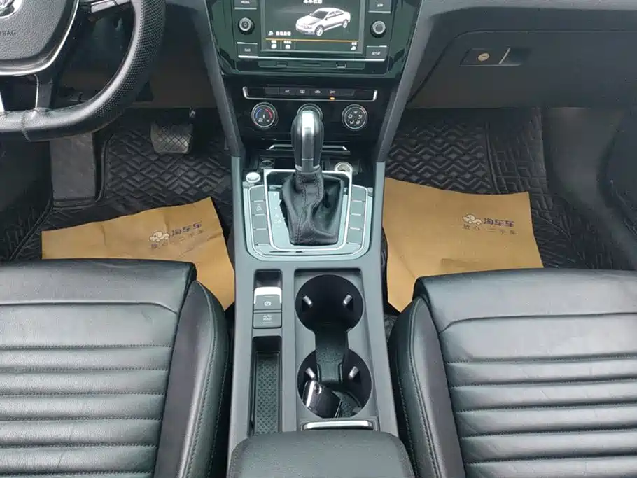 Volkswagen Magotan 2018 330TSI DSG Leading фото 16
