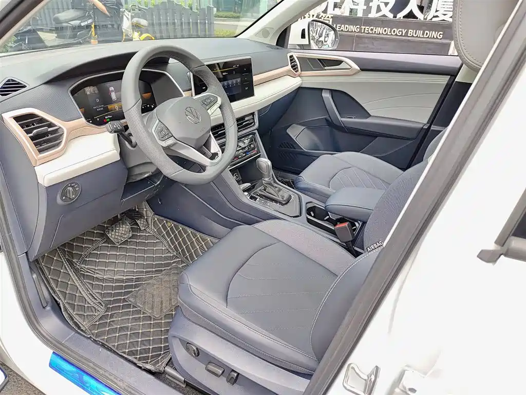 Volkswagen Tharu 2024 300TSI 2WD Bright Moon Edition фото 7