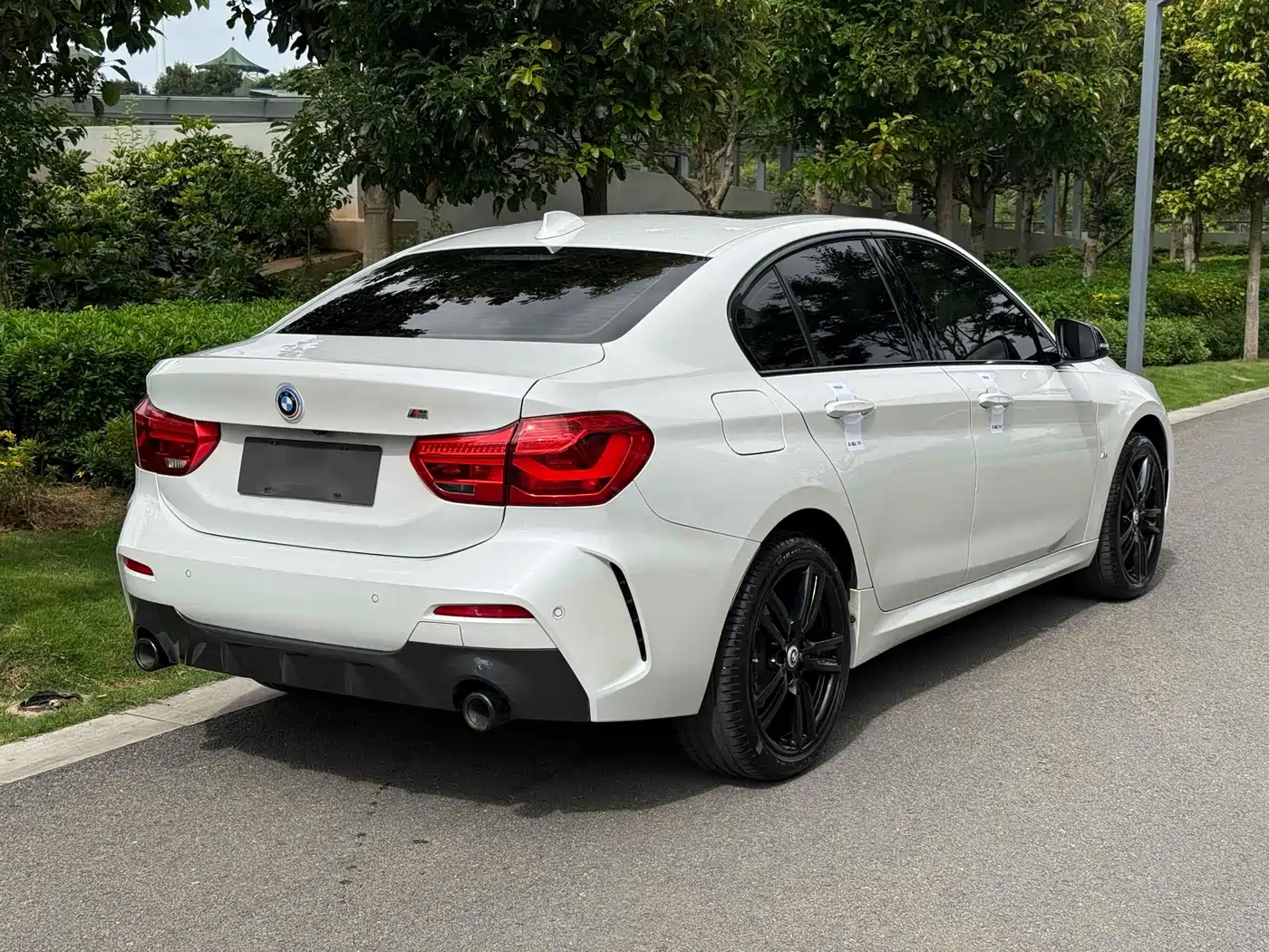BMW 1 Series 2021 125i M Sport Black Night Edition фото 27
