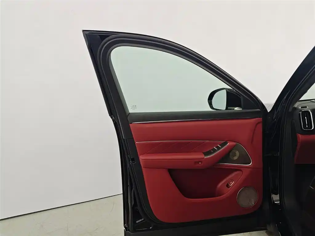AITO Wenjie AITO M8 2025 Model Extended Range Max Edition 37kWh 6-Seater фото 21