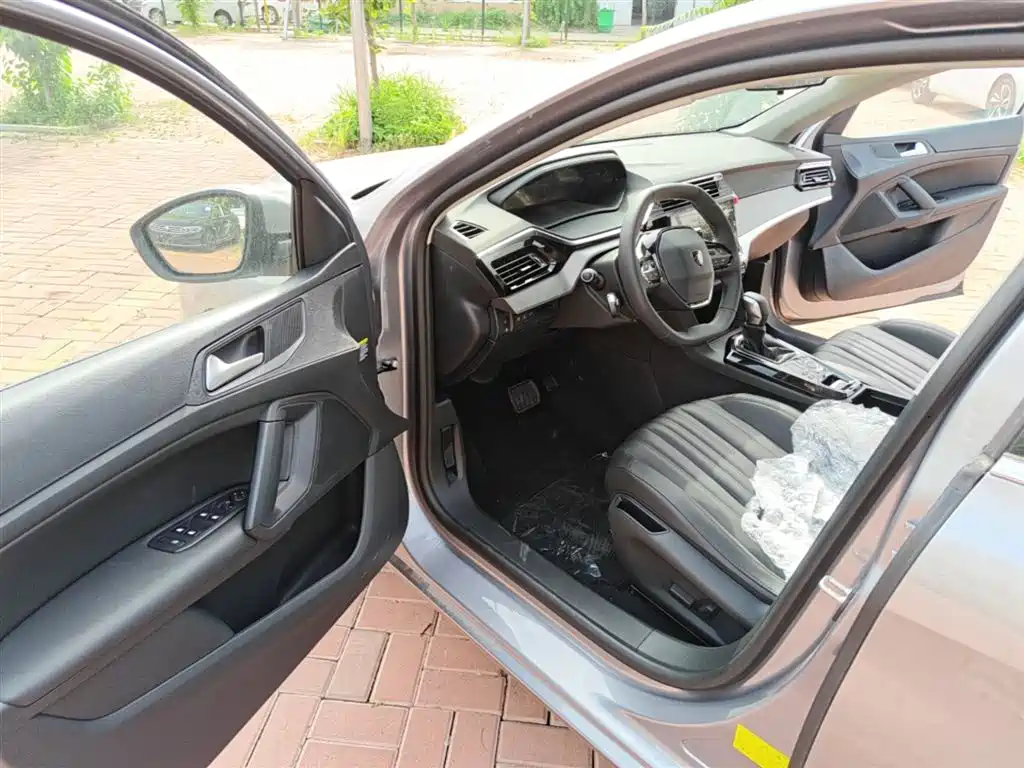 Peugeot 408 2024 360THP Dá Dá Edition Latour фото 16