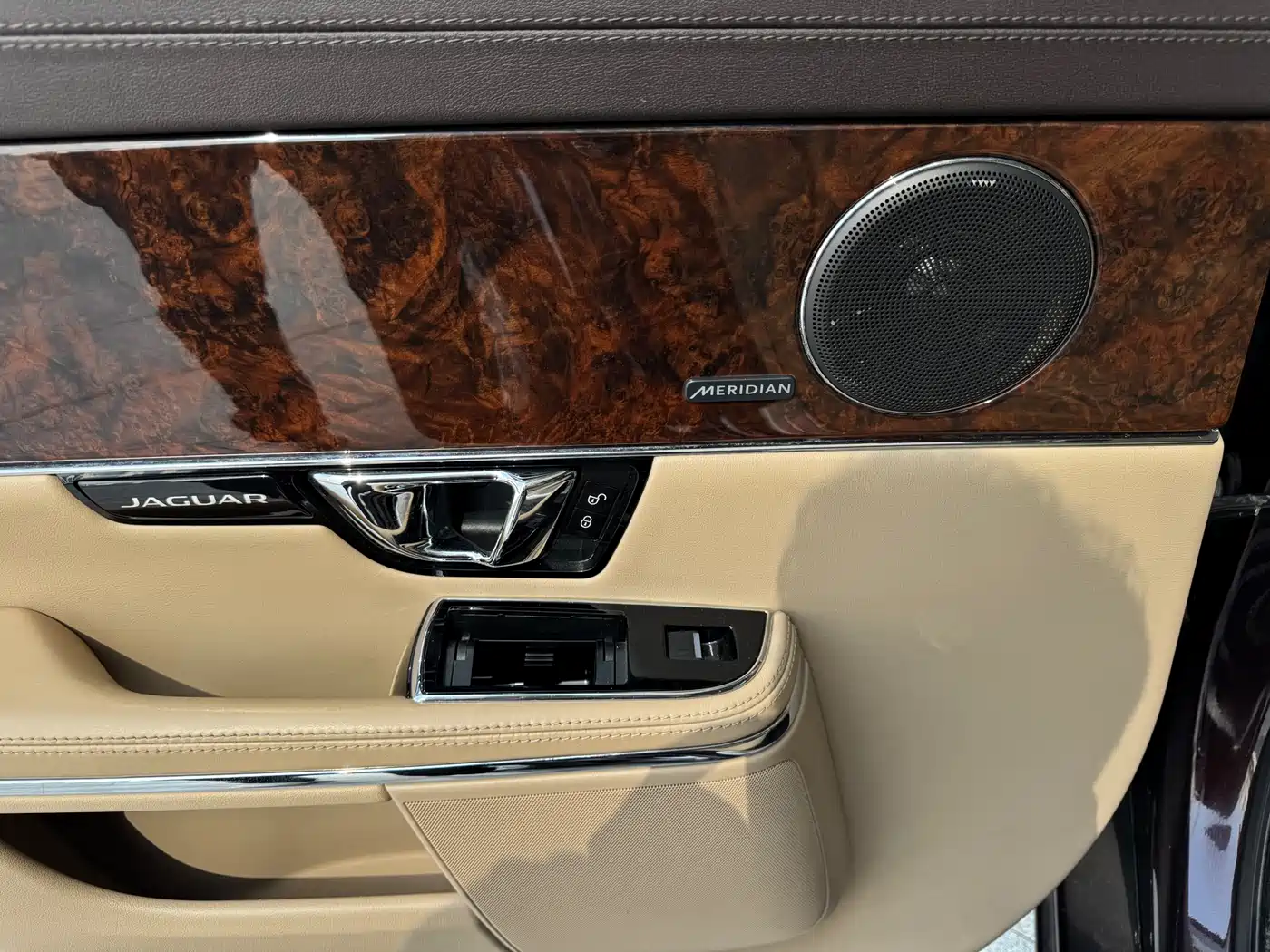 Фото 16 - Jaguar XJ