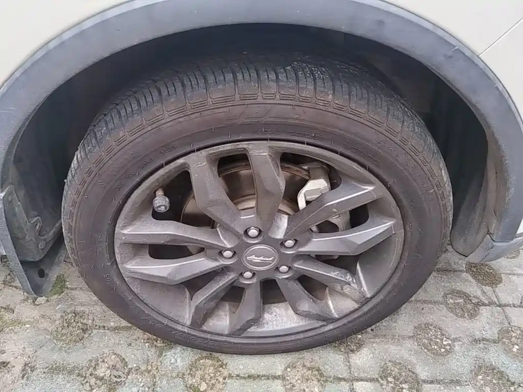 Landwind X2 2018 2017 1.6L Manual Sharp Edition