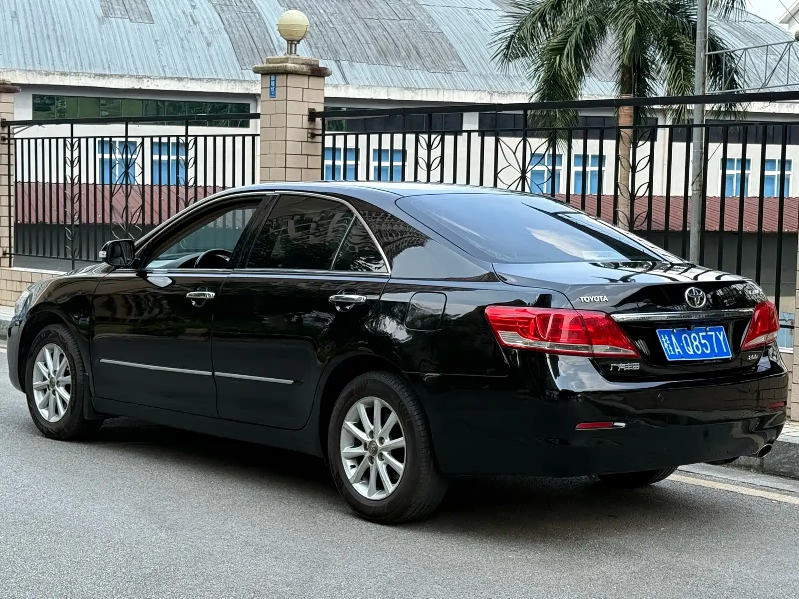 Photo 3 - Toyota Camry