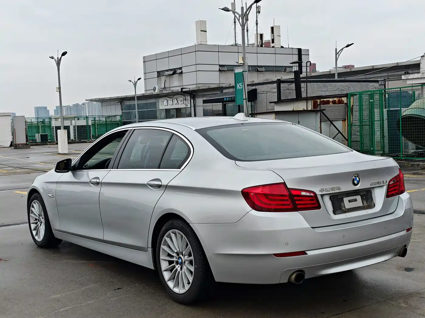 BMW 5 Series 2012 535Li Leadership фото 6